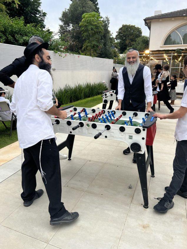שולחן כדורגל להשכרה שולחן כדורגל גדול להשכרה